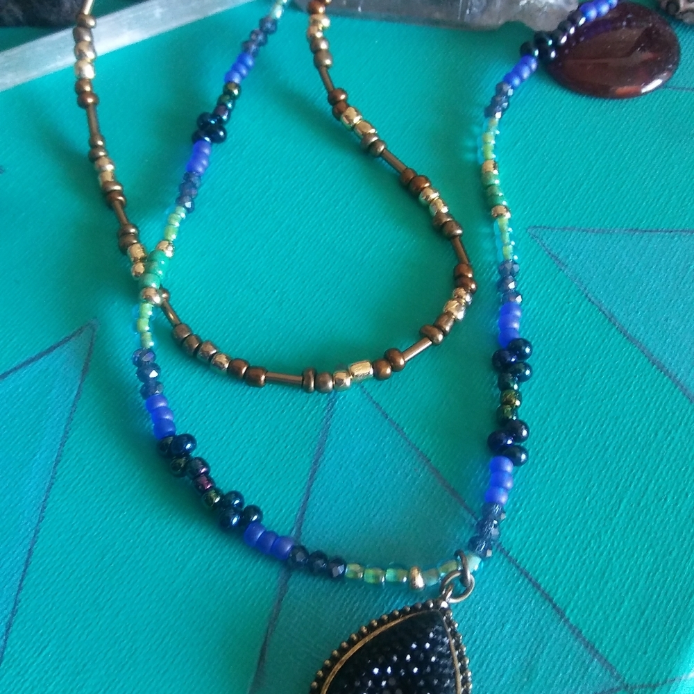 BLACK OVAL NECKLACE